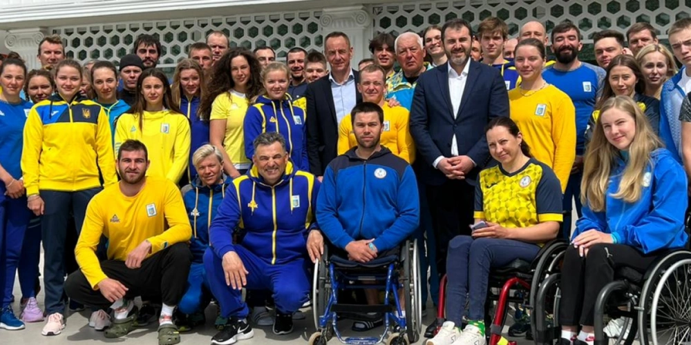 Світова веслувальна сім’я допомагає українським спортсменам