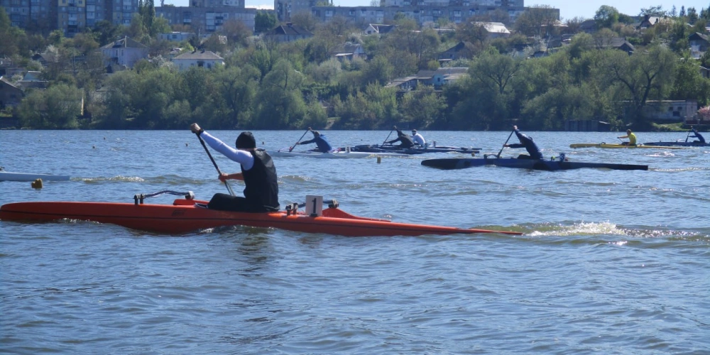 Перші змагання з веслування на човнах "Аутригер", організовані ФКУ